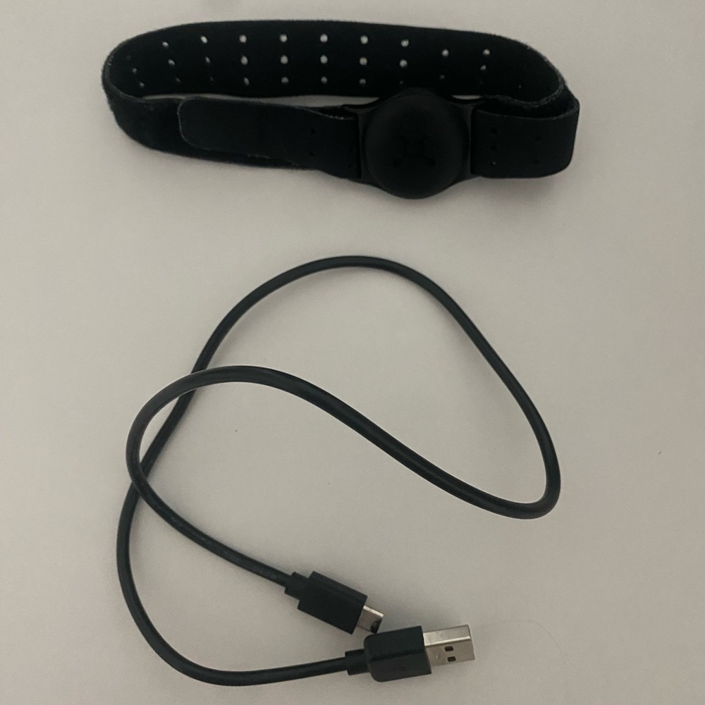 Black Minimalist Arm & Wristband with Sleek Design - Picture 3 of 4